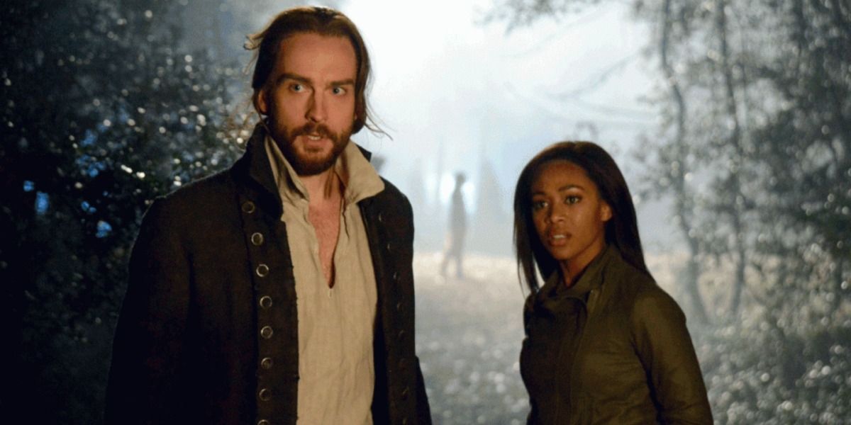 Ichabod Crane and Abby Mills scared in the forest in Sleepy Hollow