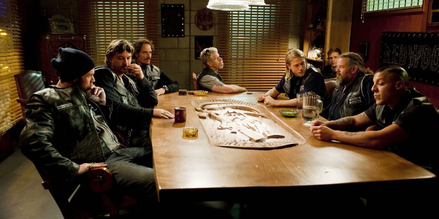 The club meeting at the table in Sons of Anarchy