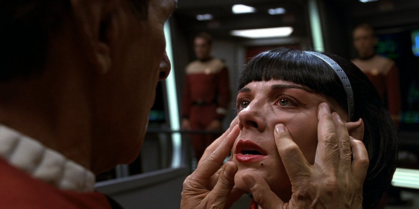 Star Trek VI - Spock mind-melds with Valeris