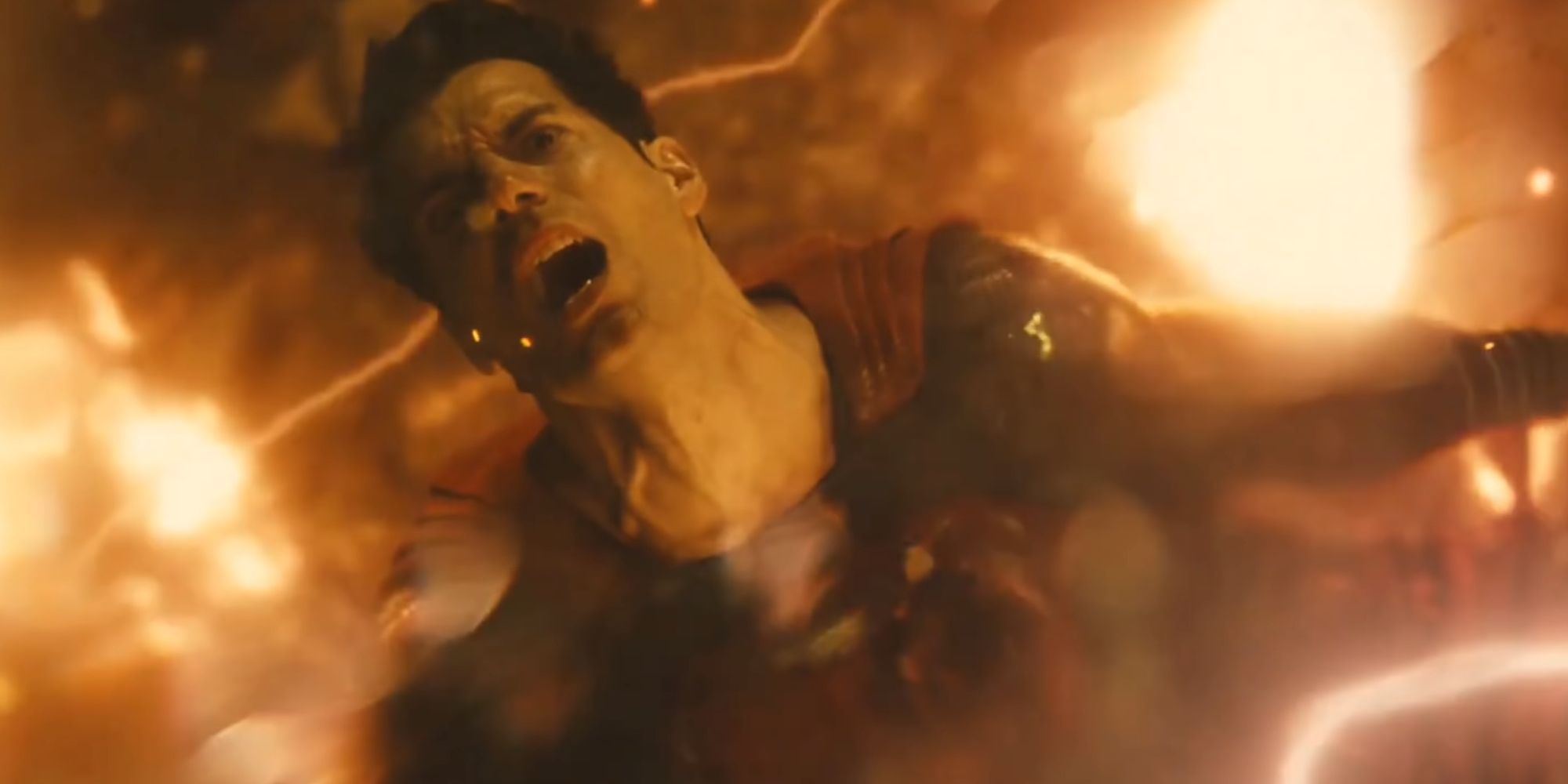 Superman'sunleashes a scream as yellow energy enfolds him in Batman v Superman.