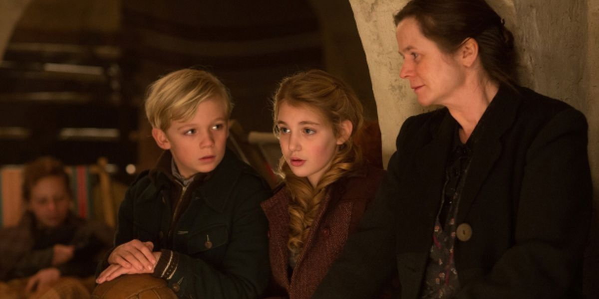 Emily Watson, Sophie Nelisse, and Nico Liersch as Rosa Hubermann, Liesel Meminger, and Rudy Steiner in The Book Thief (2013)