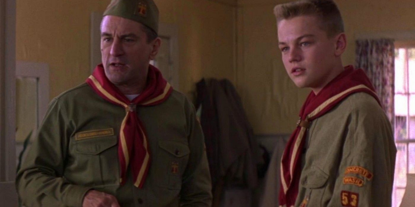 Leonardo DiCaprio et Robert De Niro en uniformes de scouts dans This Boy's Life