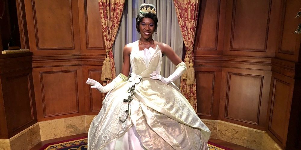 Princess in light green dress