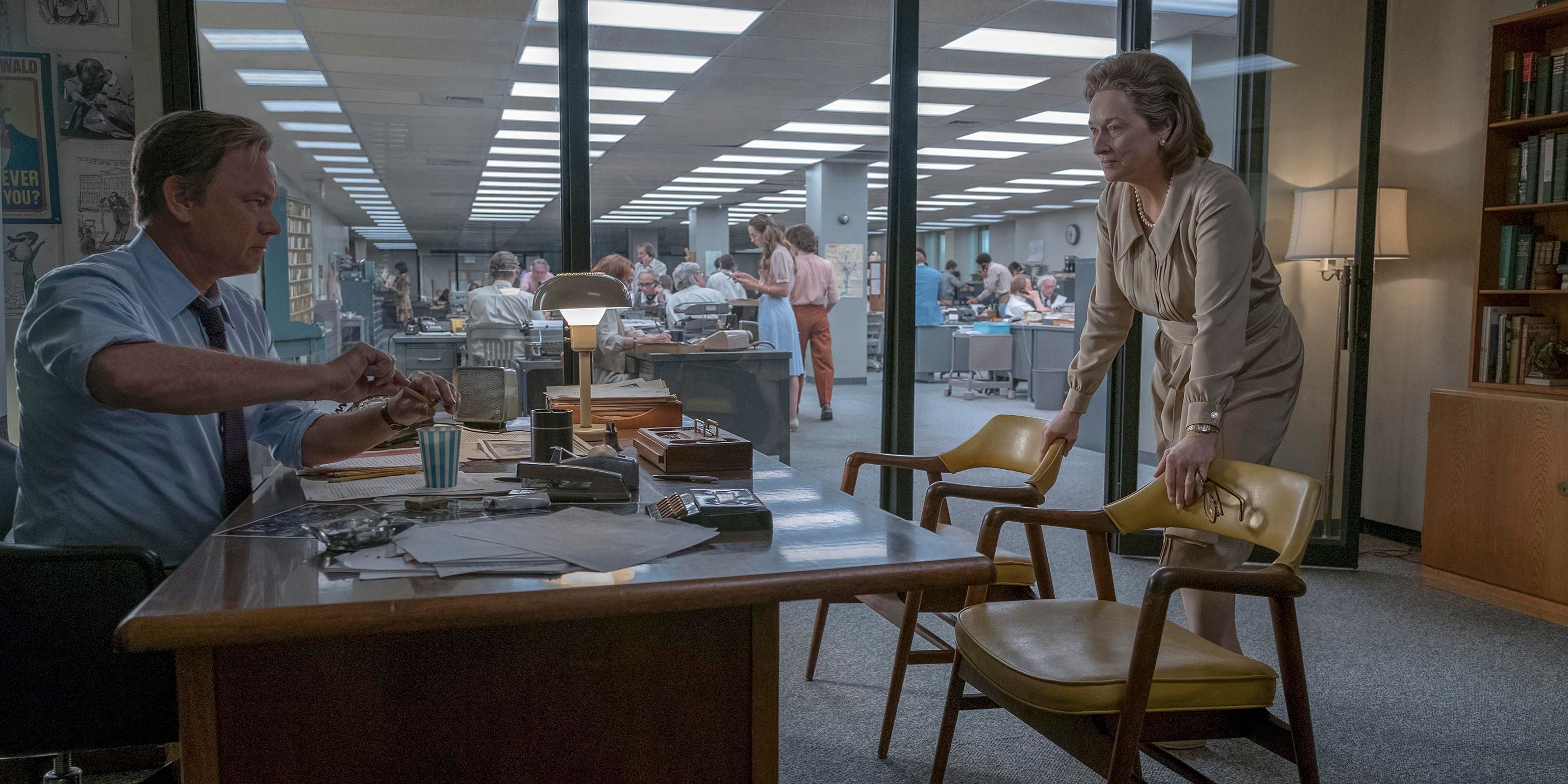 Tom Hanks et Meryl Streep discutant dans le bureau de Ben Bradlee dans The Post