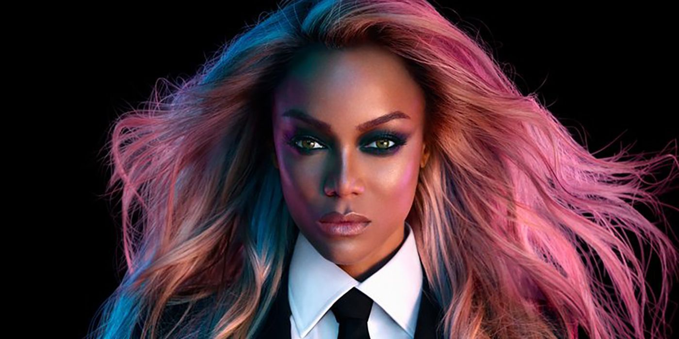 Tyra Banks posing for the camera in Americas Next Top Model