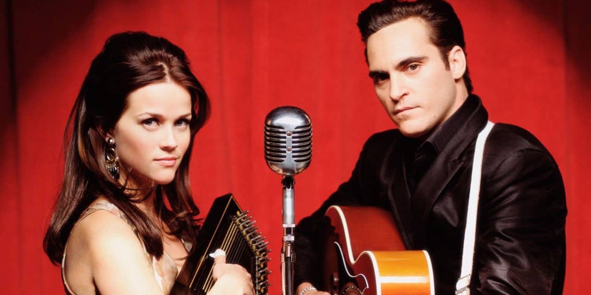 June Carter and Johnny Cash on stage in Walk the Line.
