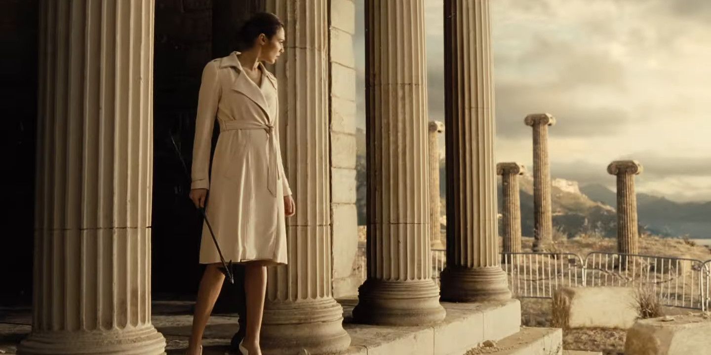 Wonder Woman looks across ancient architecture in the Snyder Cut