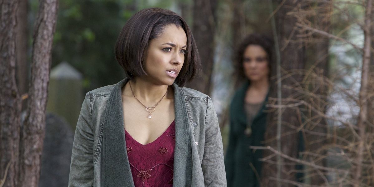 Bonnie in the woods in The Vampire Diaries