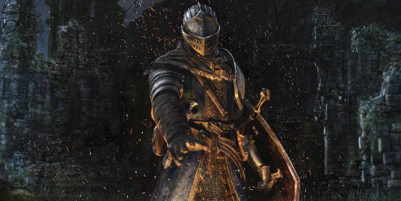 The knight standing in front of a bonfire in Dark Souls: Remastered.