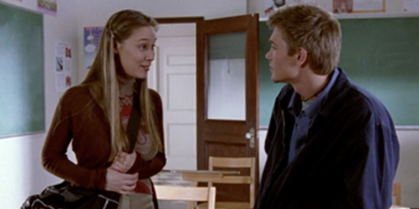 Paris and Tristan talk in a classroom in Gilmore Girls