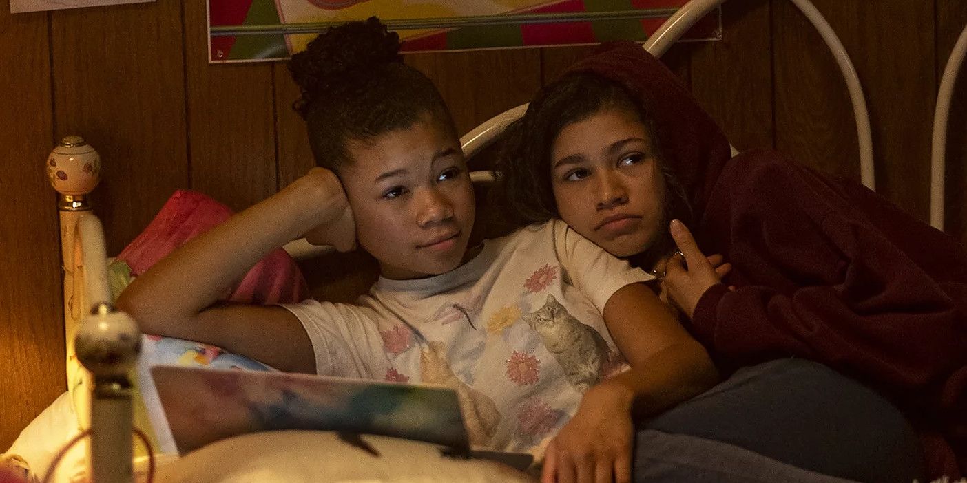 Rue and Gia in bed in Euphoria