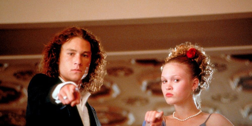Patrick and Kat point at camera in 10 Things I Hate About You