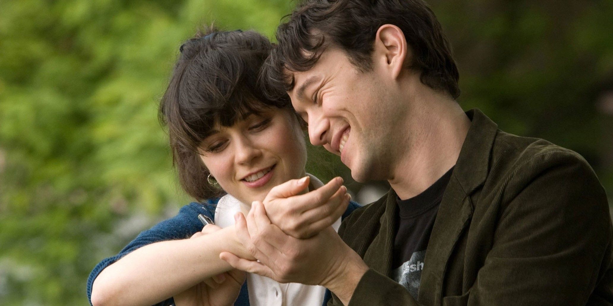 Tom and Summer at the bench in 500 Days of Summer