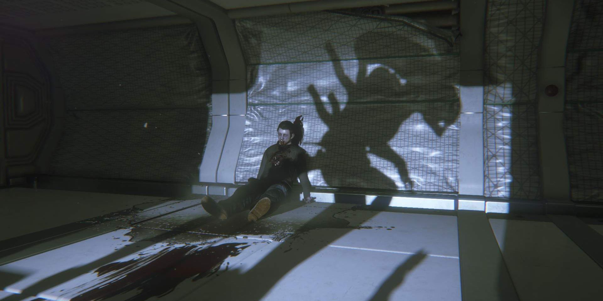Um Alien lança sua sombra no jogo Alien: Isolation.