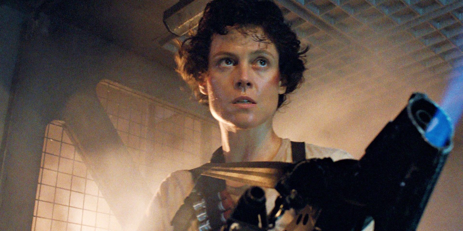 Sigourney Weaver, as Ripley, prepares to attack in Aliens (1986).