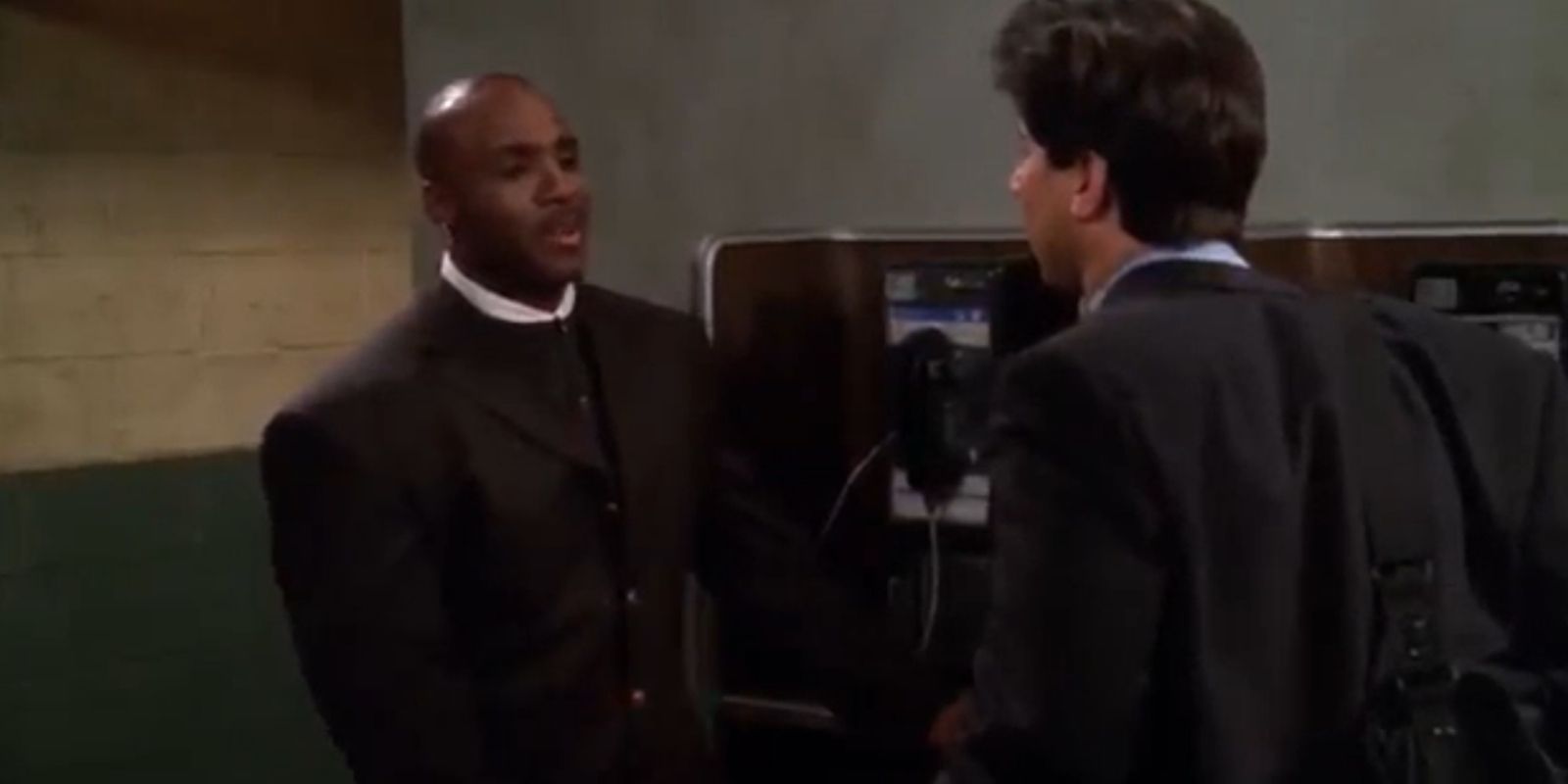 Barry Bonds talks to Ray Barone next to pay phones in Everybody Loves Raymond