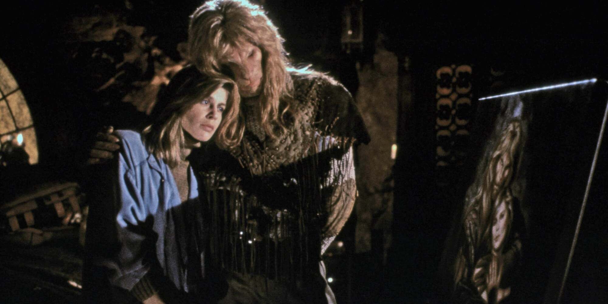 Linda Hamilton and Ron Perlman embracing in Beauty and the Beast 