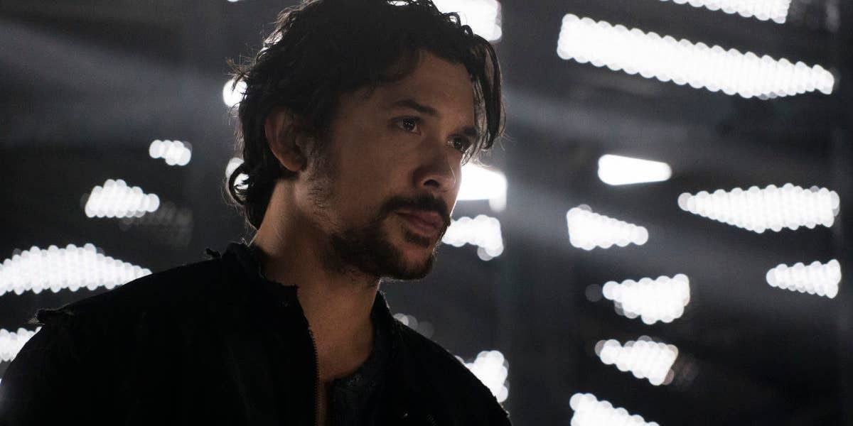 Bellamy looking serious in The 100 episode How we get peace