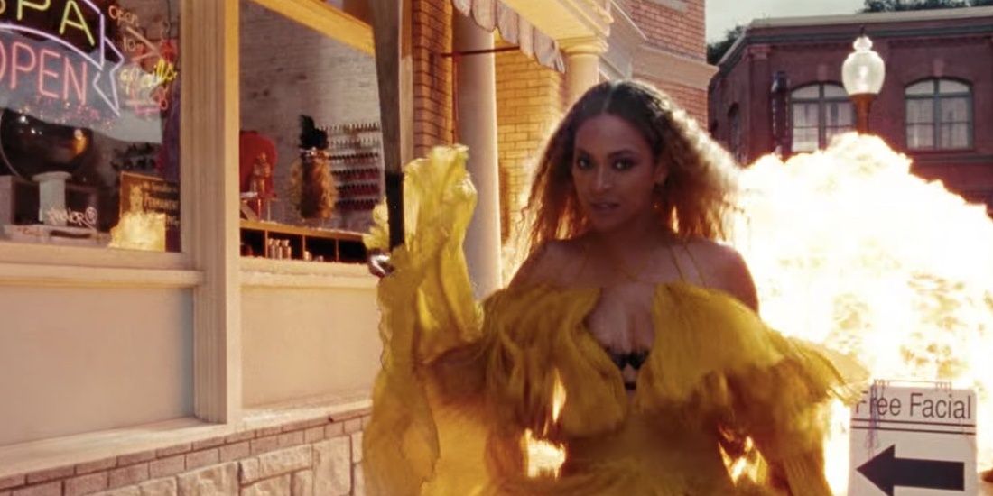 Beyonce nel video del suo singolo Hold Up