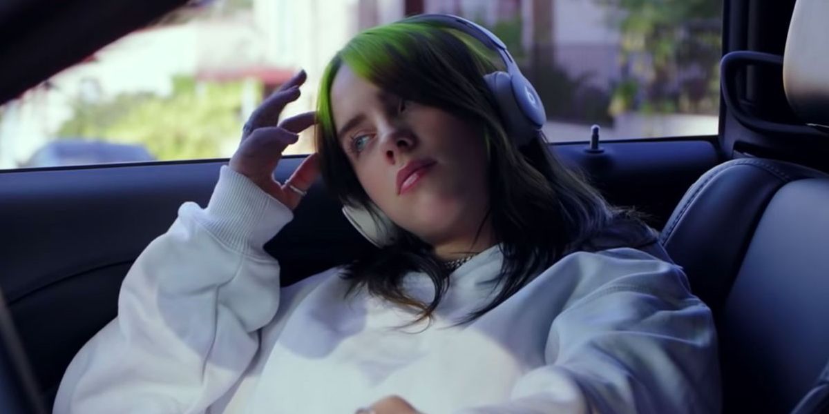 Billie in a car.