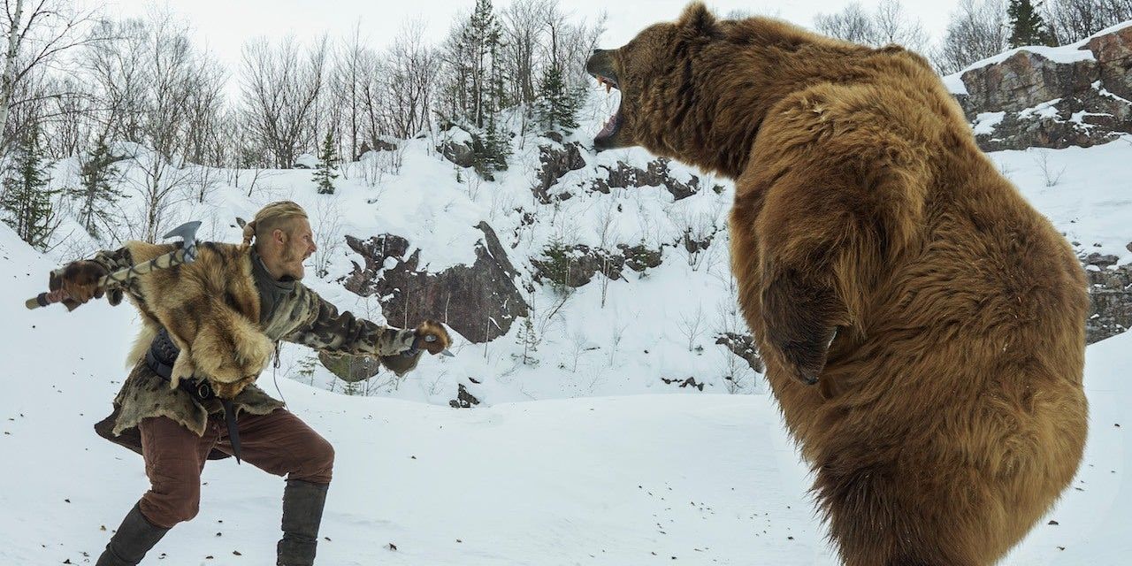 Bjorn fights a bear in Vikings