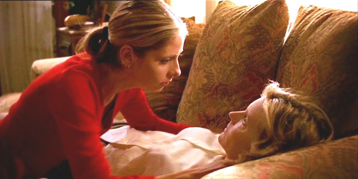 Buffy standing over her mom Joyce on the couch in Buffy The Vampire Slayer