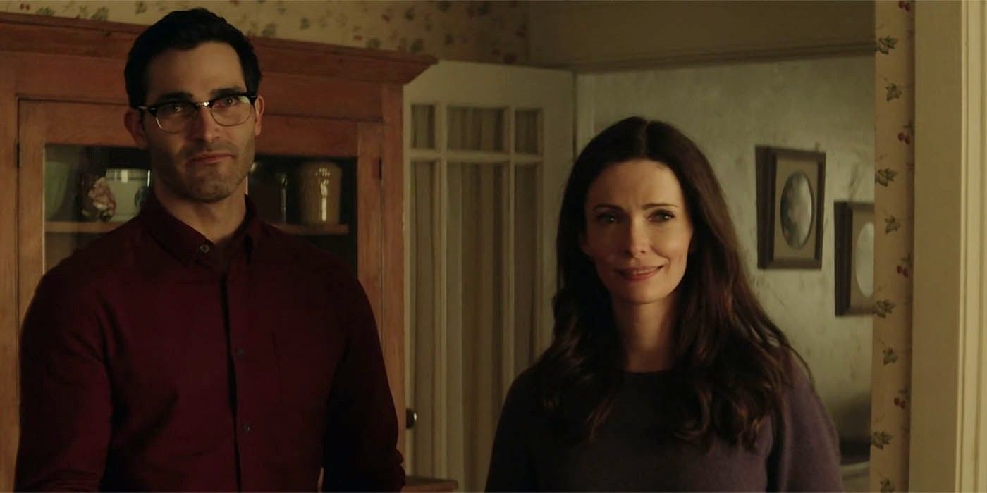Clark and Lois standing in their living room in Superman &amp; Lois CW show