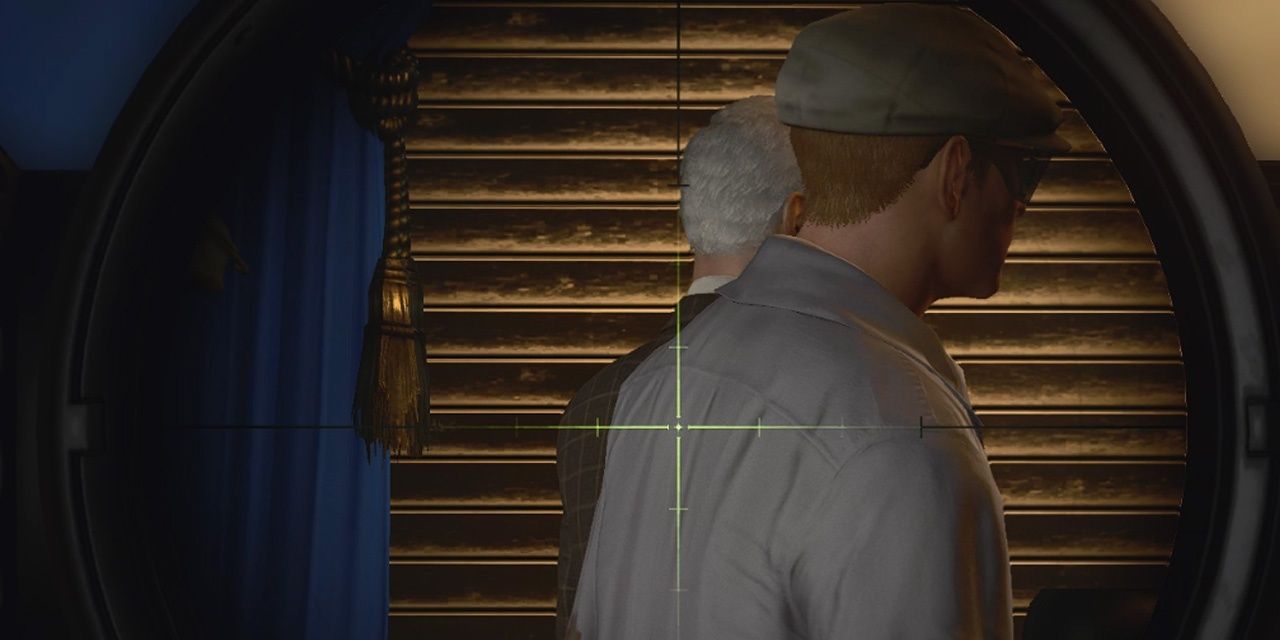 An image of Agent 47 using the scope to look at Carl and Marcus in Hitman 3 