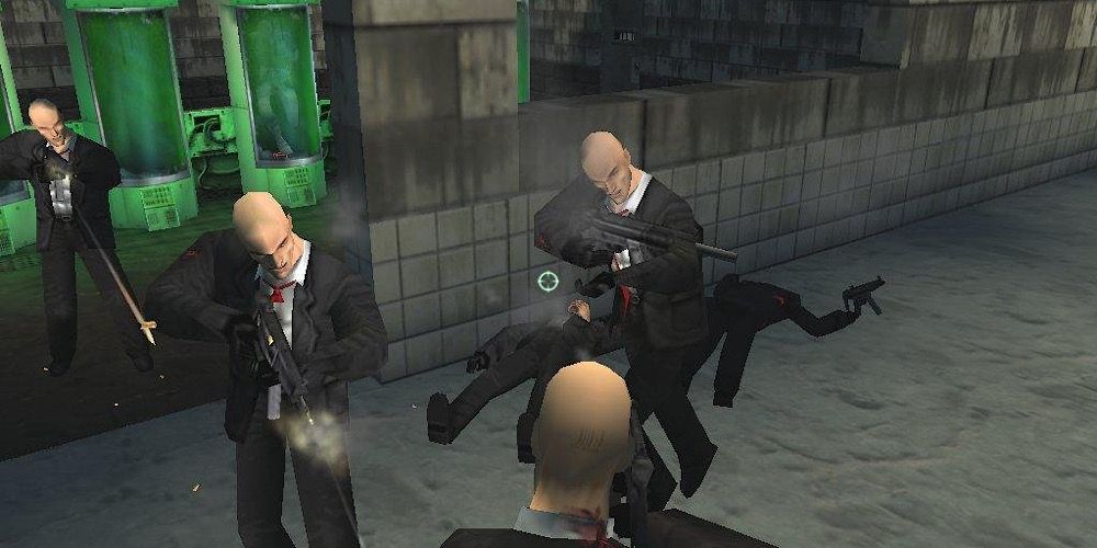 Agent 47 in a gunfight with clones that look exactly like him in Hitman: Codename 47