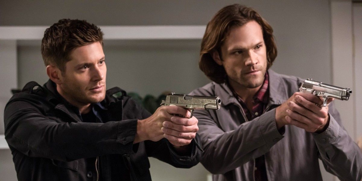 Dean and Sam pointing guns in Supernatural