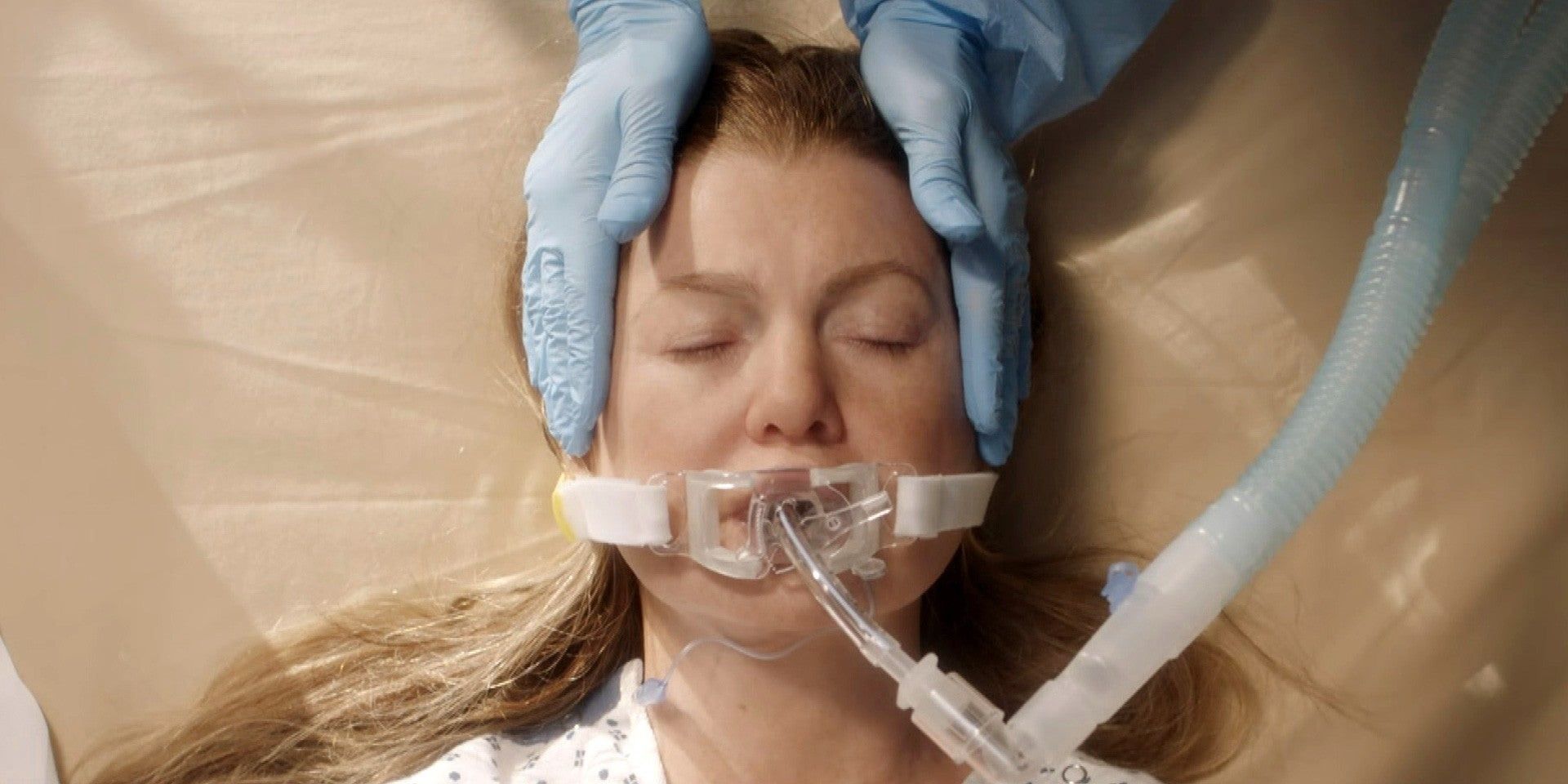 Grey's Anatomy doctors incorrectly intubating patients.