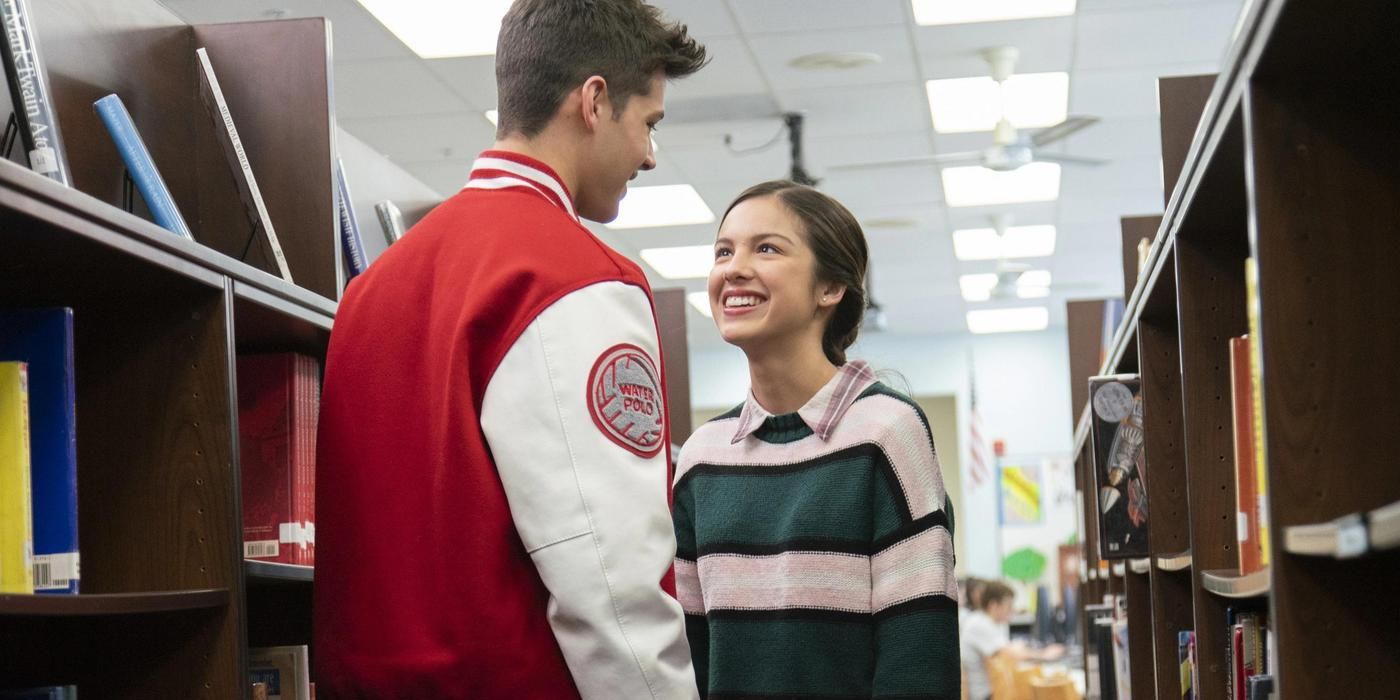 Nini smiles up at E.J. in the library in High School Musical: The Musical: The Series.