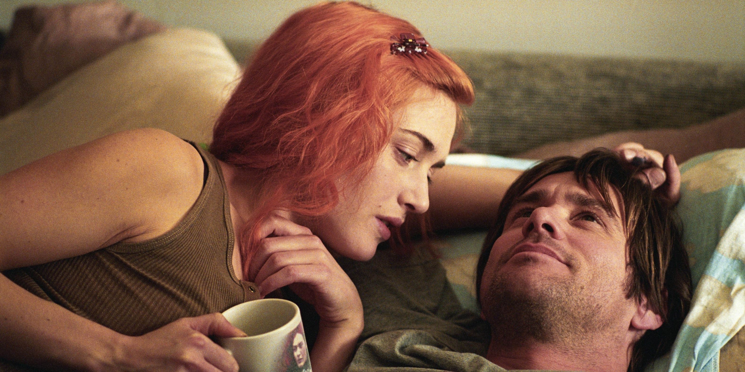 Clementine with coffee lying in bed with Joey in Eternal Sunshine of the Spotless Mind