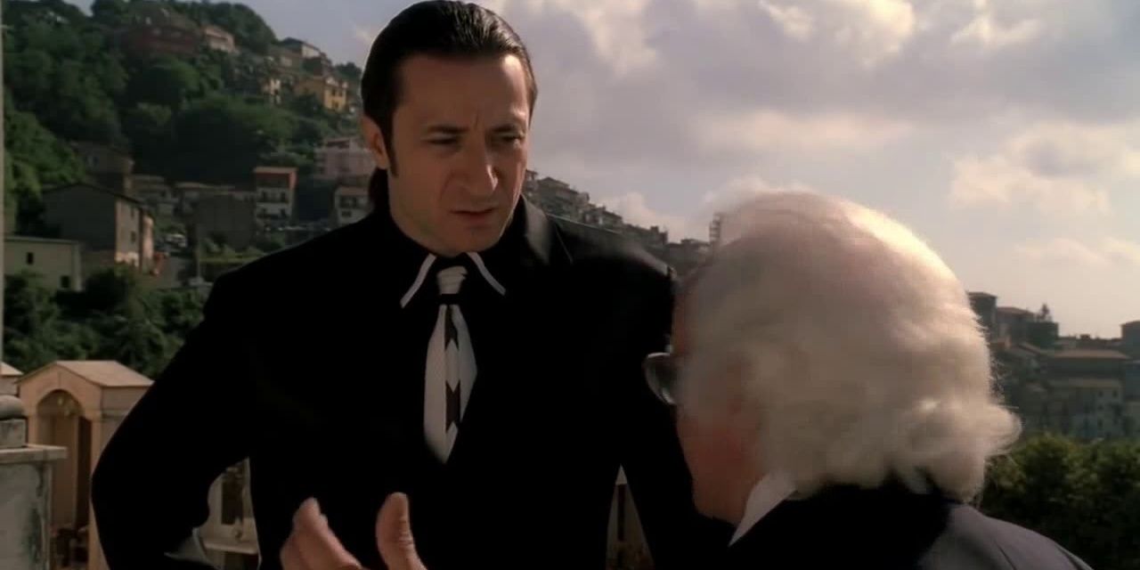Furio seeks advice from his uncle about Carmela in Naples