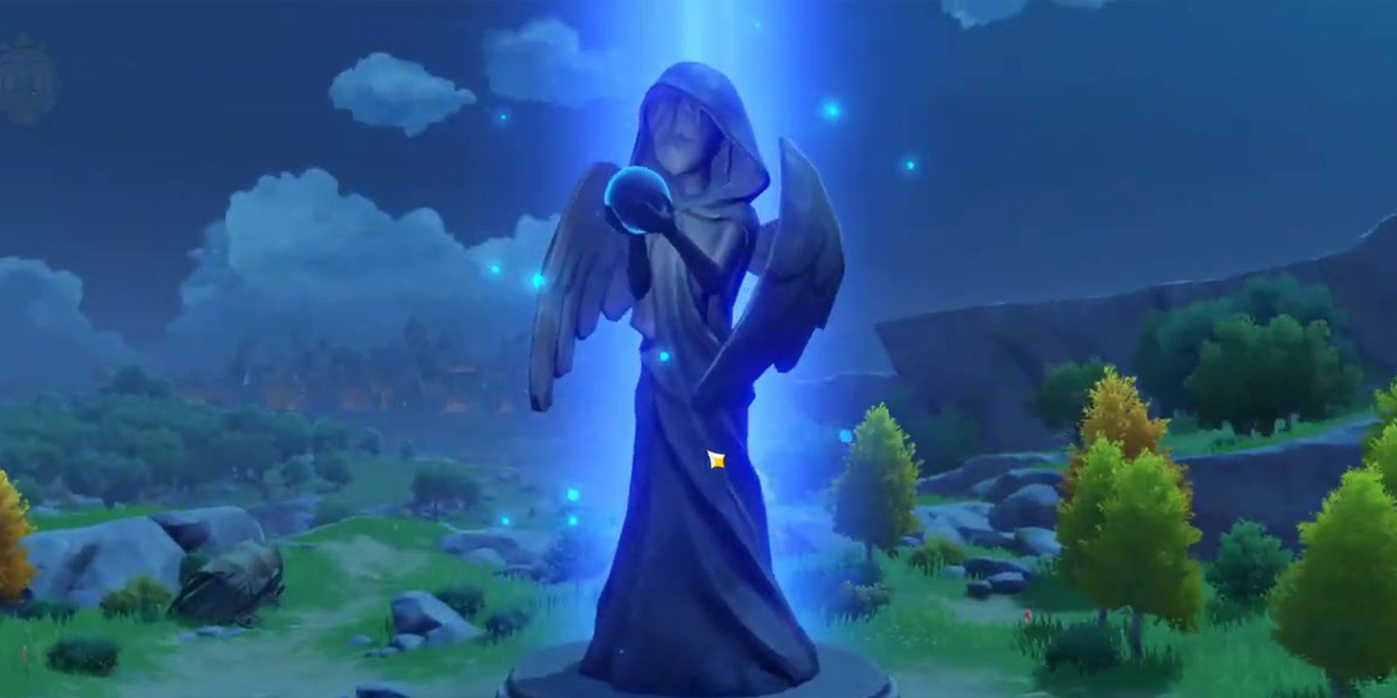 Estátua dos Sete do Genshin Impact em Mondstadt.  Atrás dela há um campo gramado e um céu noturno azul escuro com algumas nuvens.  A estátua é a figura de uma pequena pessoa vestindo um manto e segurando um orbe.  A estátua tem uma iluminação de aura azul ao seu redor.