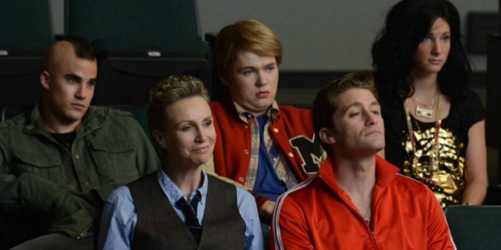 Sue, Will, Blaine, Rory, and Brittany listening to Tina sing