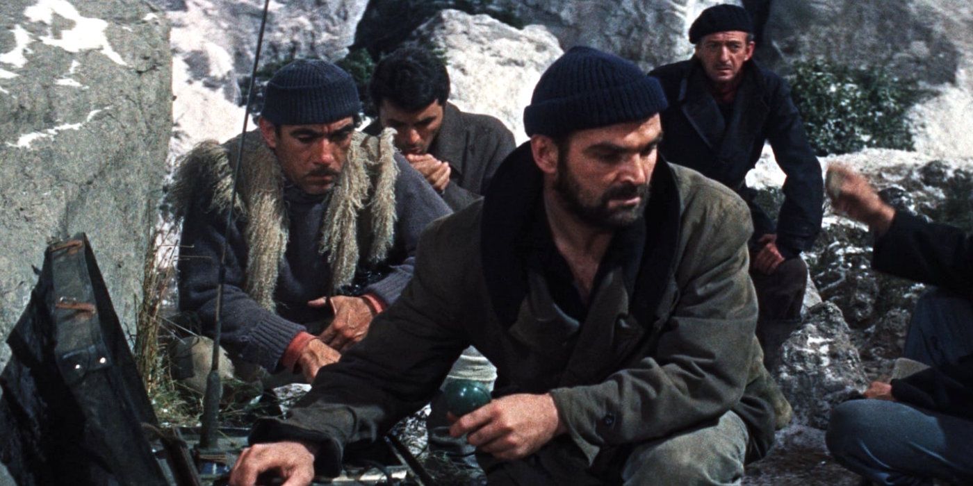 An allied strike team infiltrates Navarone Island to rescue soldiers in The Guns of Navarone
