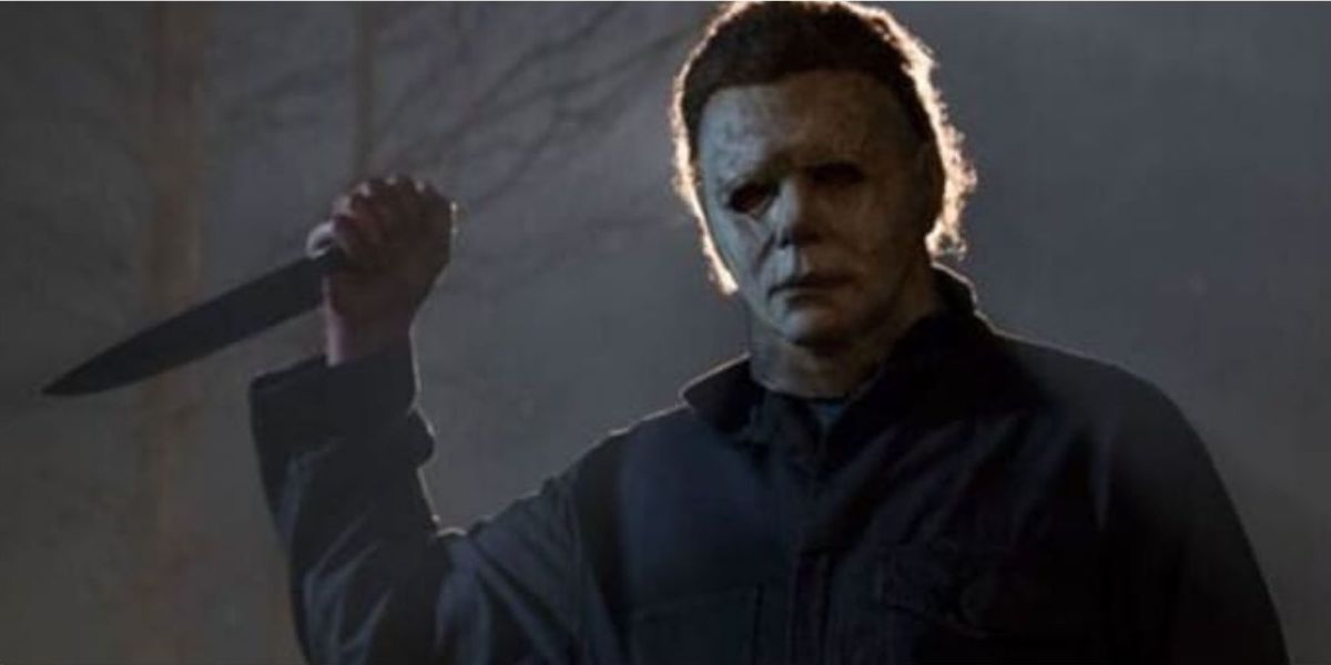 Michael Myers holding a knife in Halloween Kills