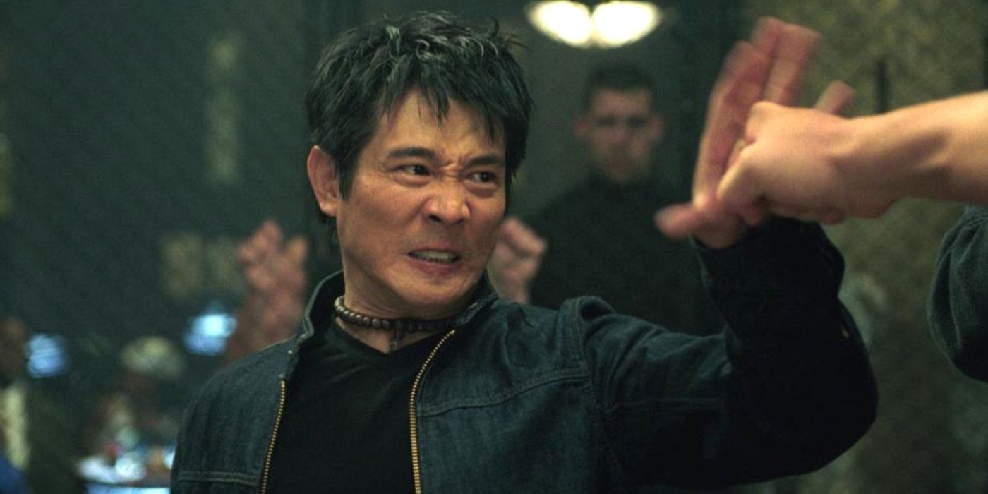 Jet Li blocking punch with his fist in Cradle 2 the Grave