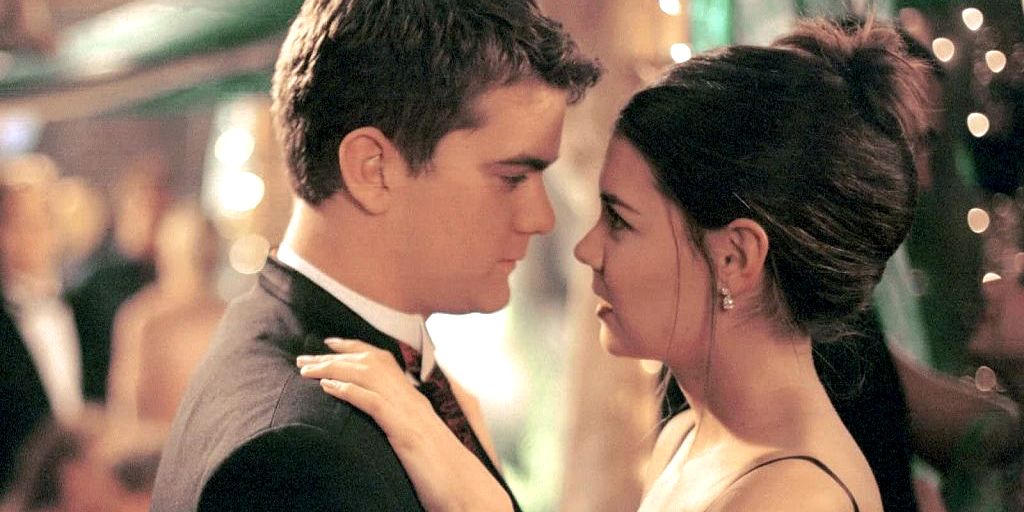 Pacey and Joey dancing at their prom on Dawson's Creek