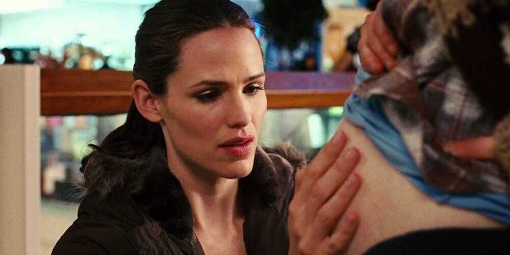 Jennifer Garner touching Elliot Page's stomach in Juno.