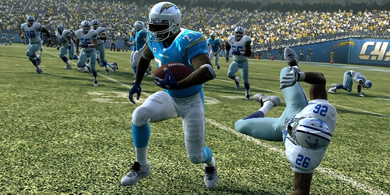 A Los Angeles Chargers running back runs with the football in Madden 09.