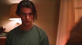 Marcus listening to ginny - ginny & georgia