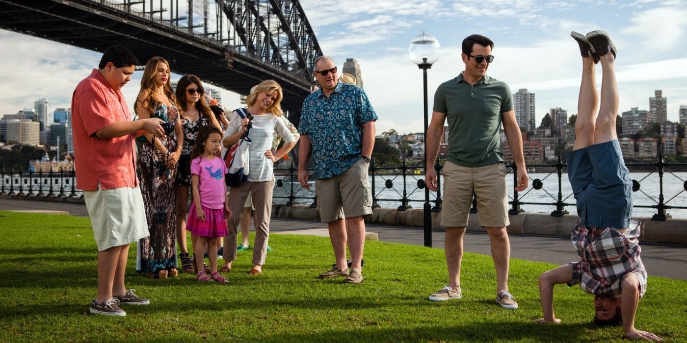 The Dunphy and Pritchett families on vacation in Sydney in Modern Family