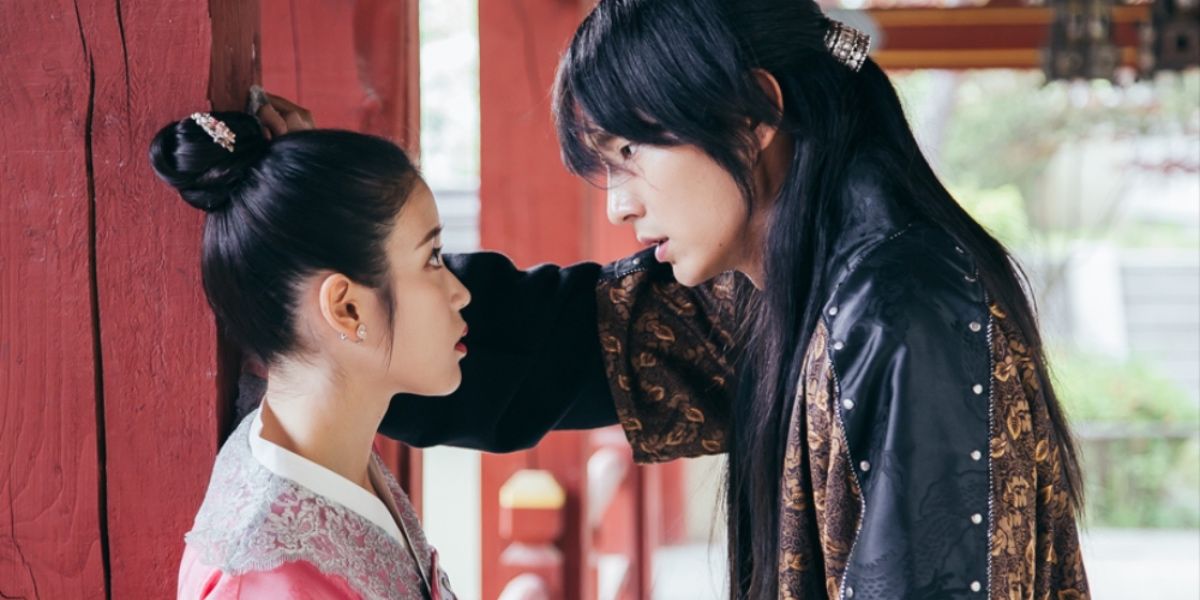 Hae Soo and Prince Wang So in Moon Lovers: Scarlet Heart Ryeo