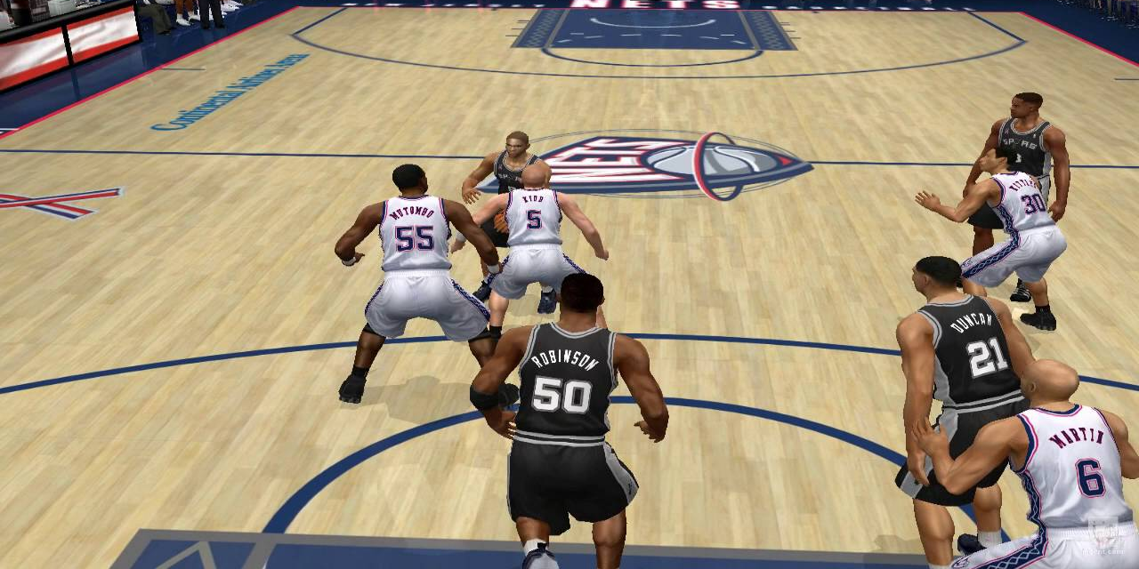 Os Spurs jogam contra os Nets em NBA 2K3