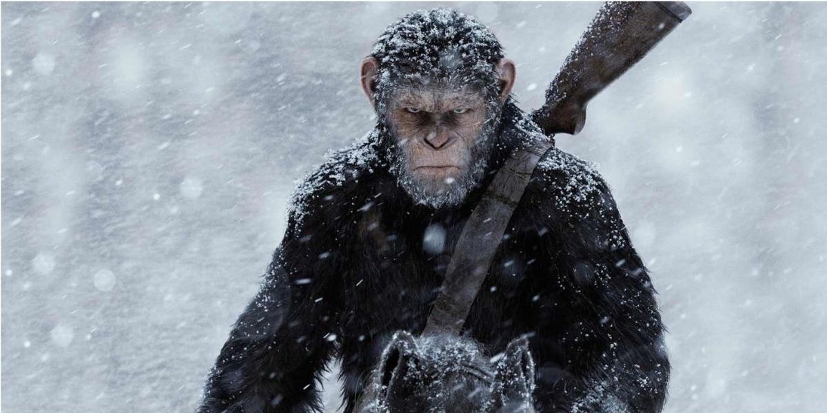 Ceaser rides a horse in the winter in War For the Planet Of The Apes