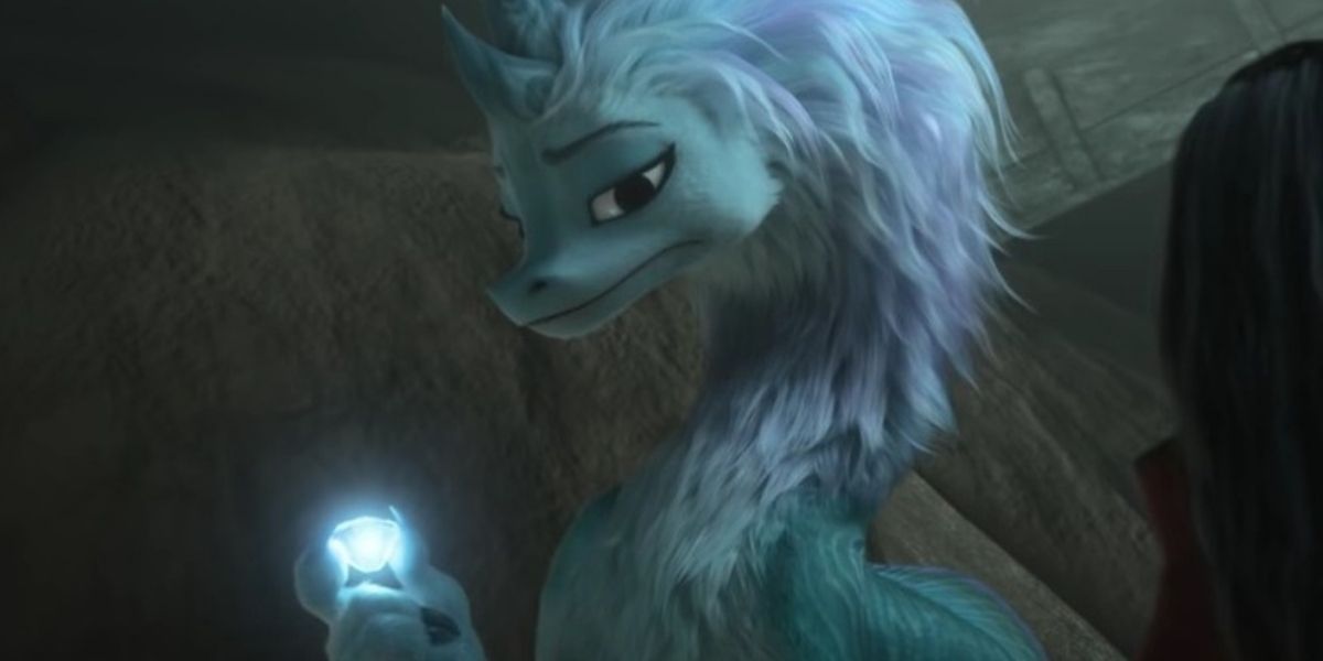 Sisu holding one of the gem piece as a dragon