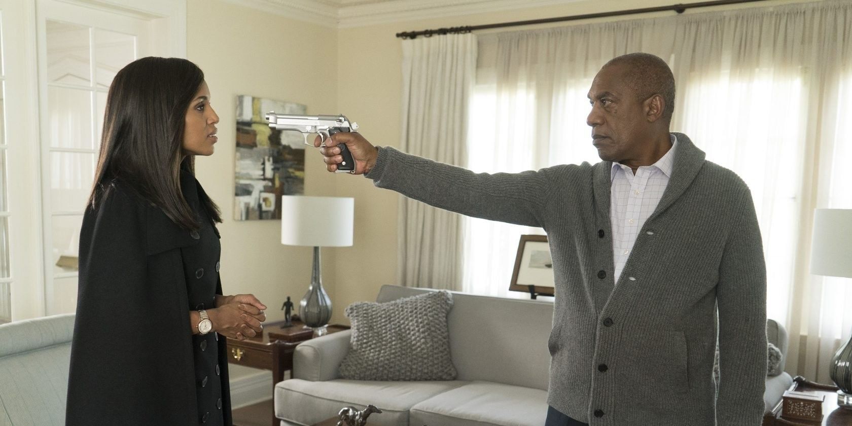 Rowan Pope Pointing A Gun At Olivia In Scandal