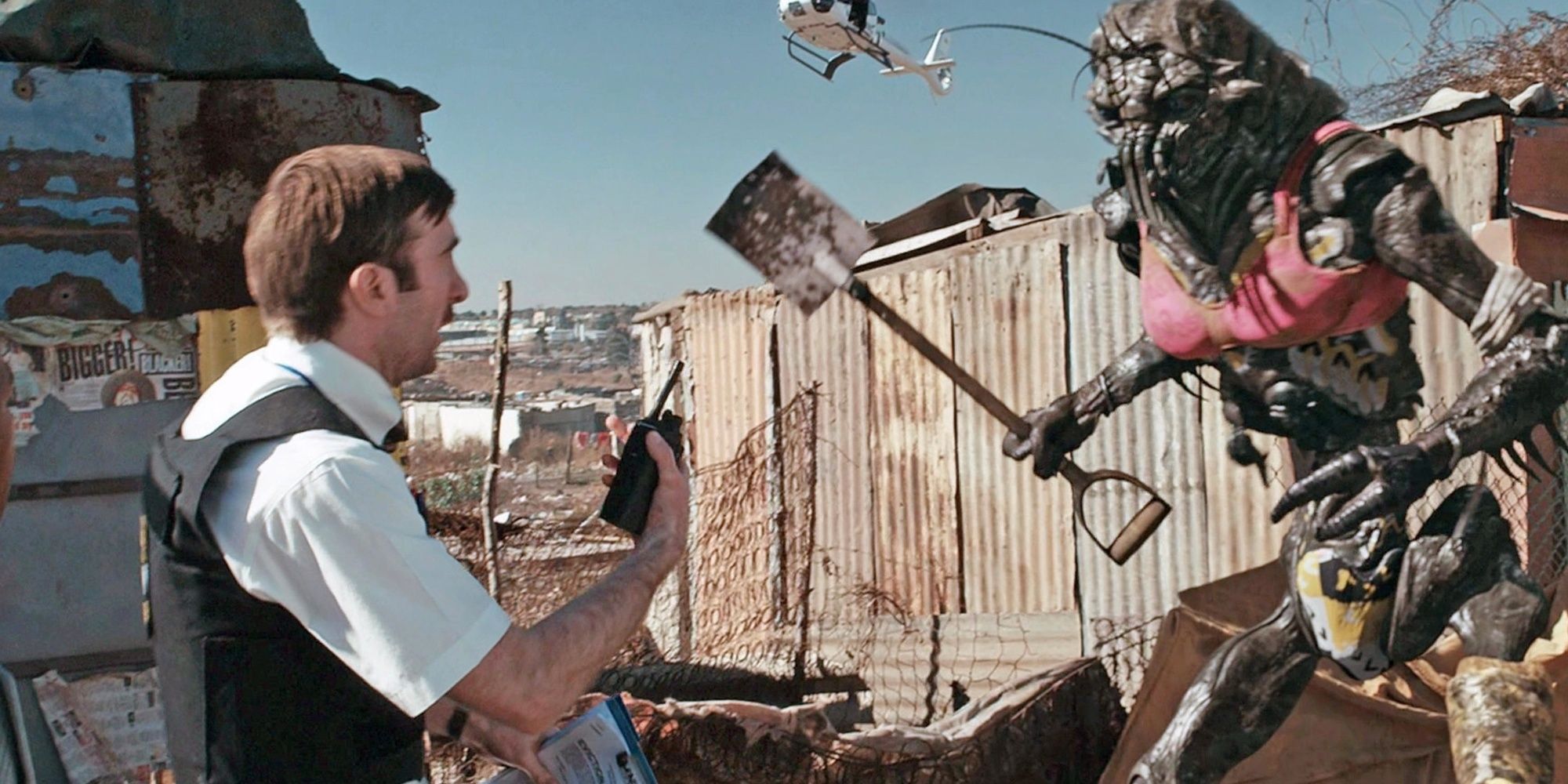 Wikus talks with an alien in District 9